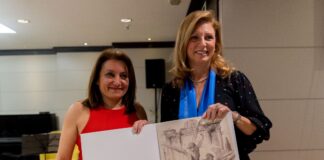 La alcaldesa de Castelló recibe la distinción de manos de la presidenta de la Real Federación Española de Salvamento y Socorrismo. AUTOR: Javier S. García-RFESS