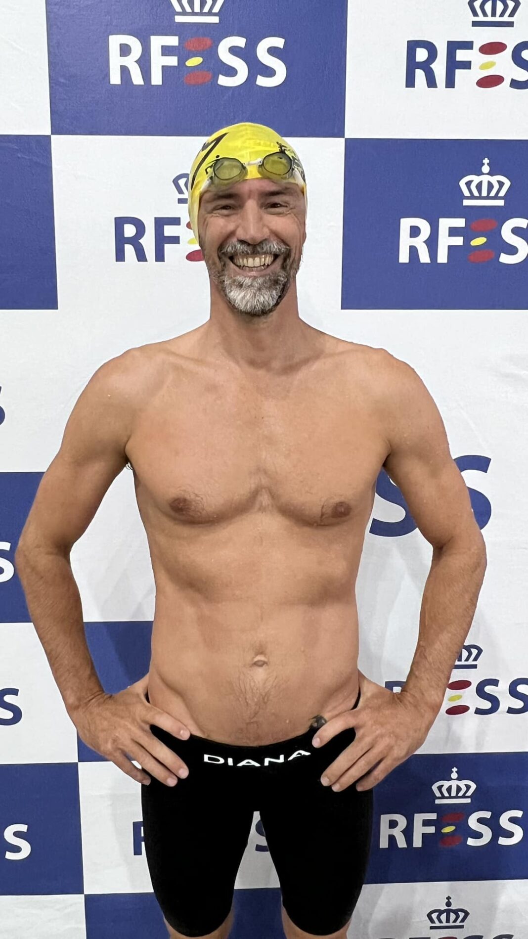 Marcello Tonelli (Club Natación Martiánez Coral Hotels) – Récord del Mundo 100 metros combinada de salvamento categoría máster masculina (01:11:06 frente a 01:11:45).