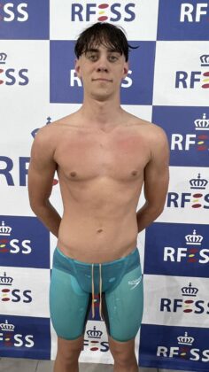 Mathis Raynaud (Club Leucante) – Récord de España 200 metros natación con obstáculos en categoría juvenil masculina (02:04:81 frente a 02:05:28).