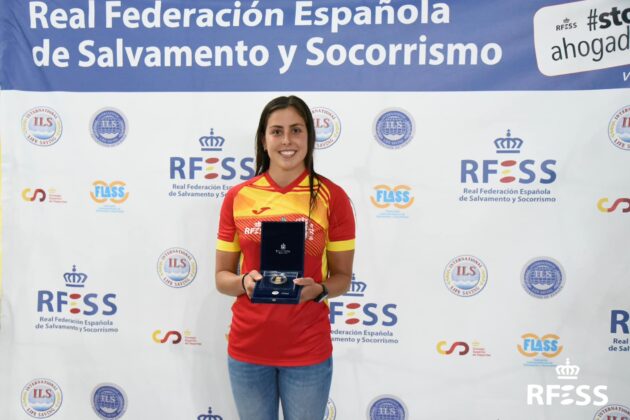 El Comité Olímpico Español concede la Medalla a Lucía Eguiluz de Celis por una medalla de oro en el XIV Campeonato de Europa por Naciones de Salvamento y Socorrismo, celebrado en Castelló, con el primer puesto en la prueba de rescate con tabla de salvamento.