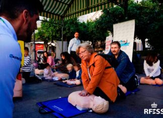 Taller de reanimación cardiopulmonar que se desarrolló el pasado noviembre en Las Tendillas por la Real Federación Española de Salvamento y Socorrismo./RFESS