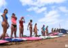Instantes previos al comienzo de la prueba de Carrera con tabla de salvamento de la categoría júnior femenina en la Playa de Berria, en Santoña. Autor: Javier Sánchez-RFESS