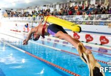 Un socorrista juvenil realiza una salida durante la II Kids Spanish Cup-XXXVIII Campeonato de España Infantil y Cadete de Invierno celebrada en Elche en diciembre de 2023. AUTOR: Javier Sánchez-RFESS