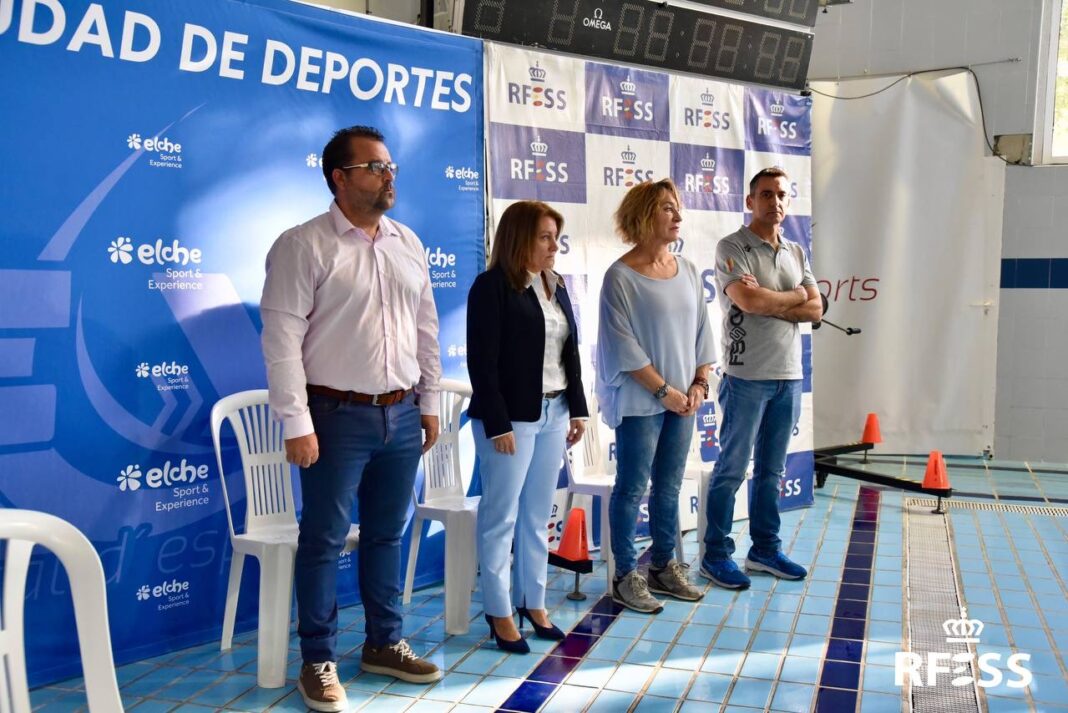 Minuto de silencio en memoria de las víctimas de la dana en la Comunidad Valenciana.