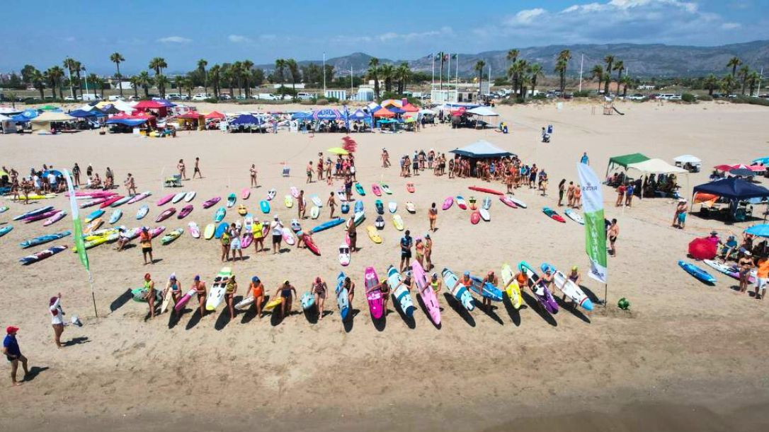 La Playa del Gurugú será escenario de las pruebas de aguas abiertas de los Campeonatos de España de Verano, en una edición que incorpora tecnología en tiempo real y retransmisión en directo para todas las categorías./RFESS