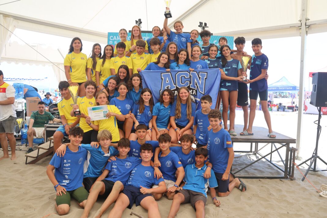 Pódium de la clasificación conjunta de la categoría cadete del XXXVII Campeonato de España de Verano de salvamento y socorrismo celebrado en la Playa del Gurugú de Castelló. Autora: Rosana Fuset -RFESS